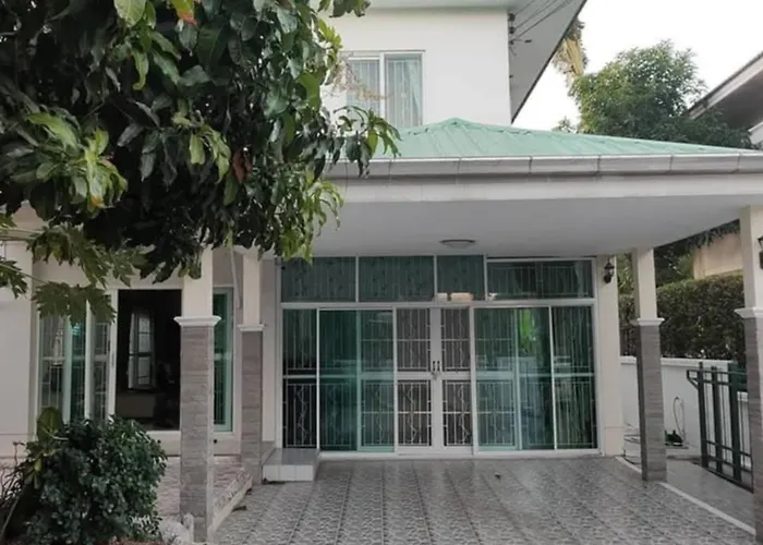 Charming Guest In Secure Residential Area Near Lat Krabang בית הארחה *
